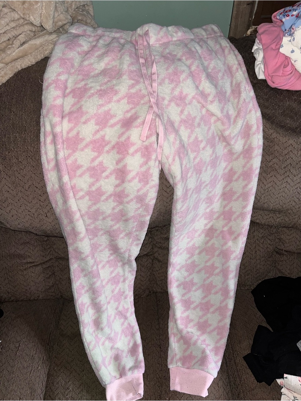 Pink & White Houndstooth Fleece Jogger Pants
